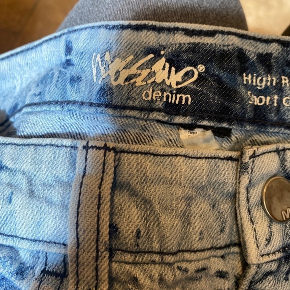 MOSSIMO Women Blue Tie Dye Raw Frayed Hem Jean Shorts Size 15” Waist - Picture 5 of 6